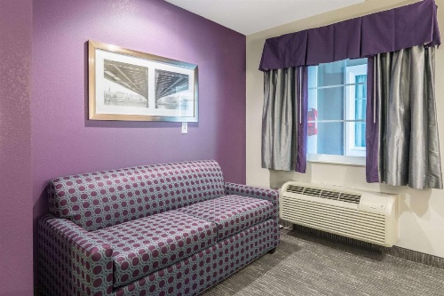 Econo Lodge Inn & Suites North Little Rock image 13