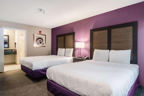 Econo Lodge Inn & Suites North Little Rock image 19