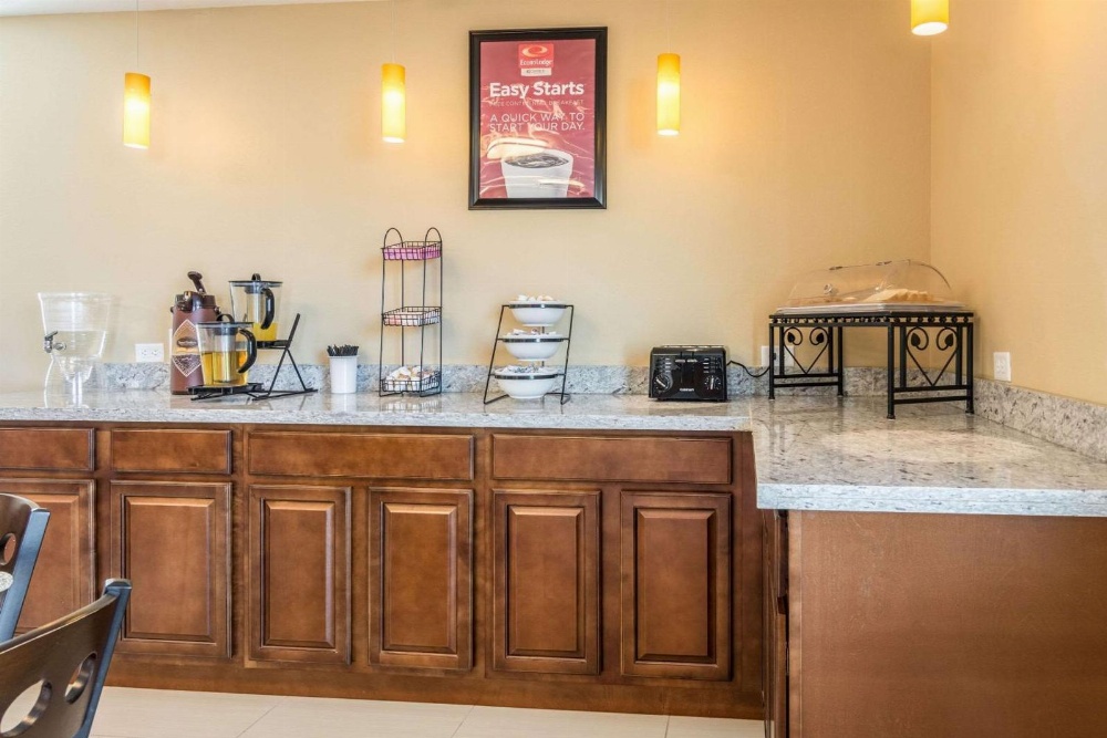 Econo Lodge Inn & Suites North Little Rock Main image