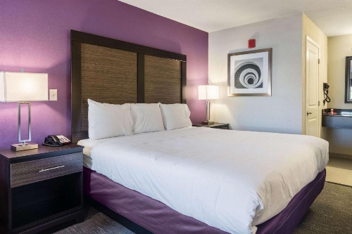 Econo Lodge Inn & Suites North Little Rock image 25